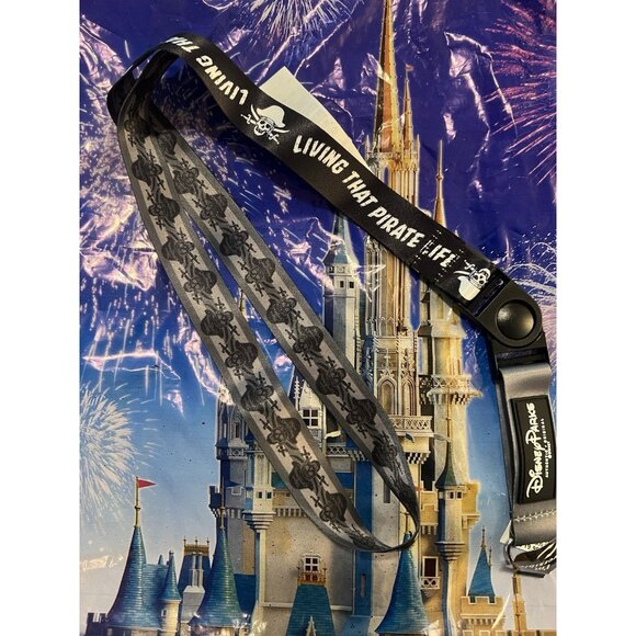 Disney Parks Reversible Pin Lanyard Pirates of Caribbean Pirate Life New - Picture 1 of 3